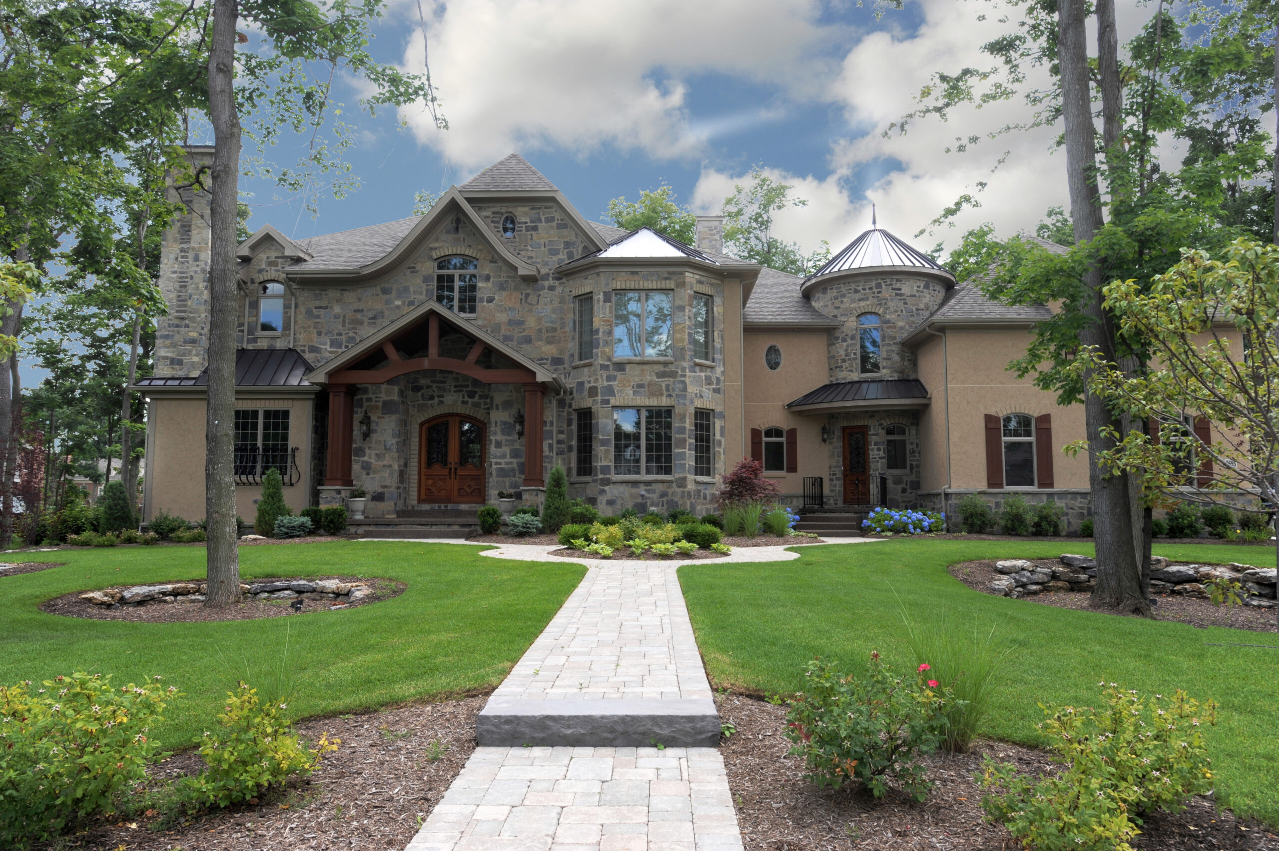 6810e7121f748d03be75cba7_02